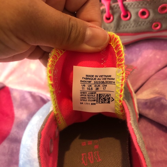 Little girls converse shoes! - Picture 3 of 4